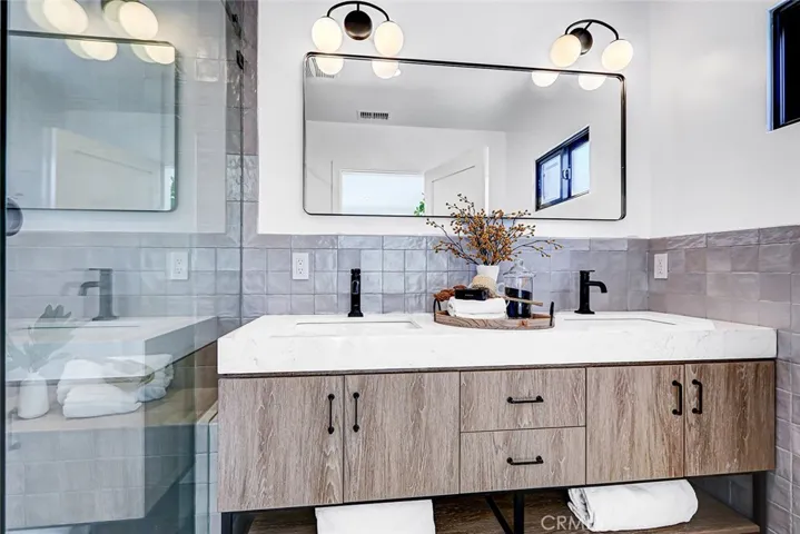 2100 Wendy Way, Manhattan Beach, California 90266