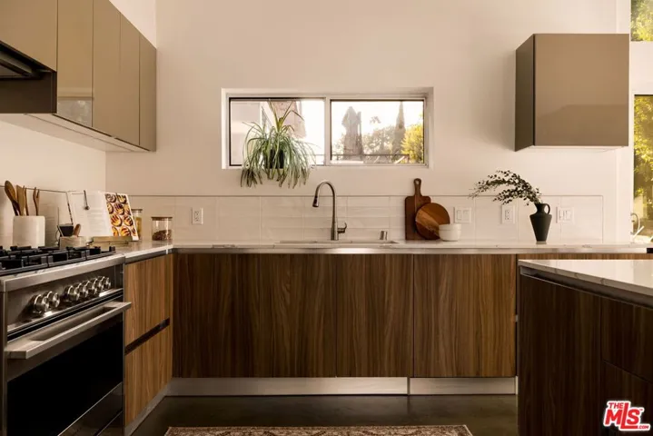 616 Belmont Avenue, Los Angeles, California 90026