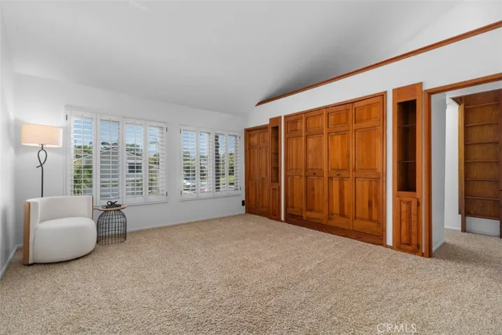 Large bonus/5th bedroom with murphy-bed & closet.