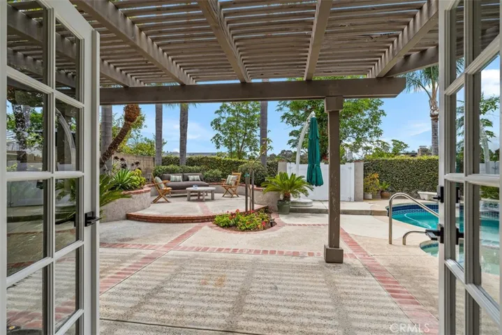 Large back patio area for your enjoyment.