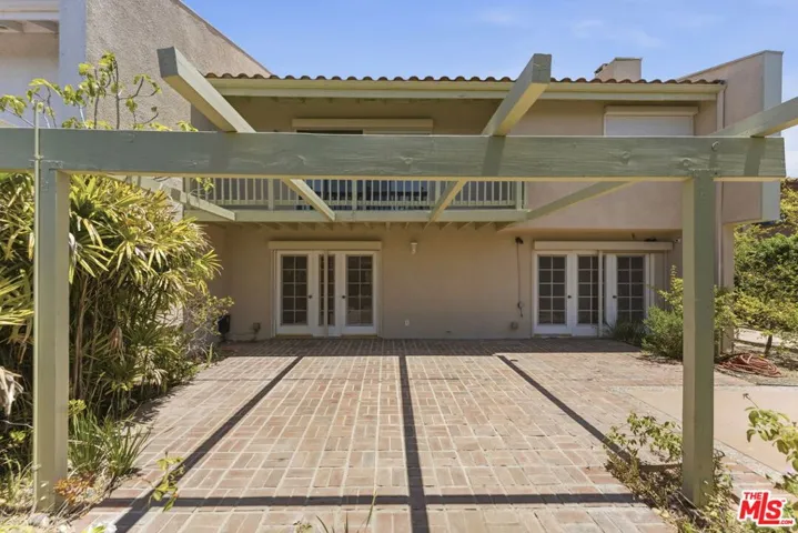 2755 Bottlebrush Drive, Los Angeles, California 90077