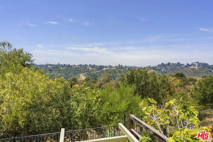 2755 Bottlebrush Drive, Los Angeles, California 90077