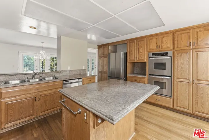 2755 Bottlebrush Drive, Los Angeles, California 90077