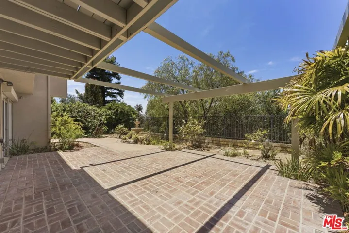 2755 Bottlebrush Drive, Los Angeles, California 90077