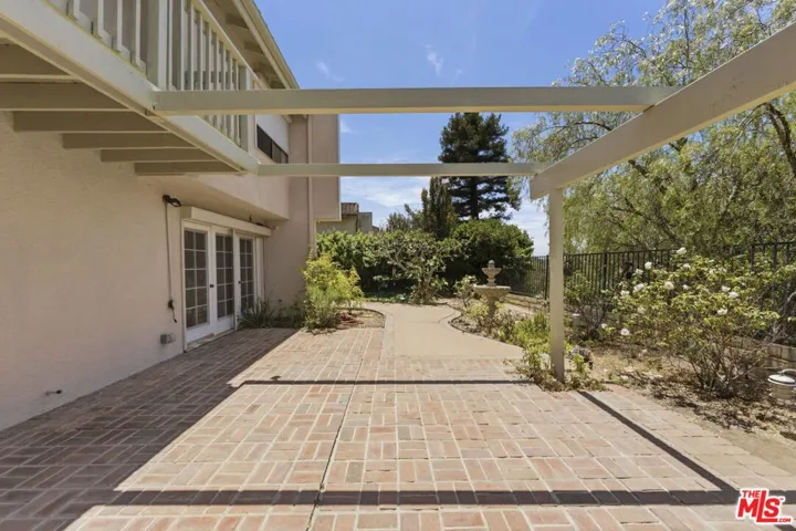 2755 Bottlebrush Drive, Los Angeles, California 90077