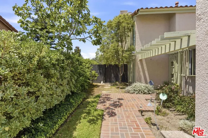 2755 Bottlebrush Drive, Los Angeles, California 90077