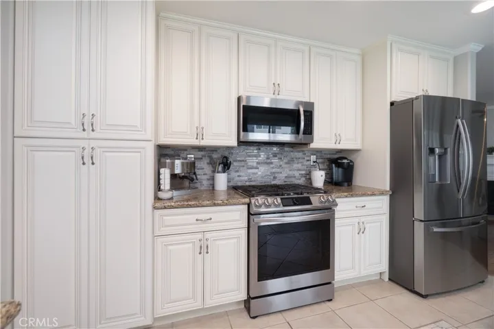 3420 New York, Corona, California 92882
