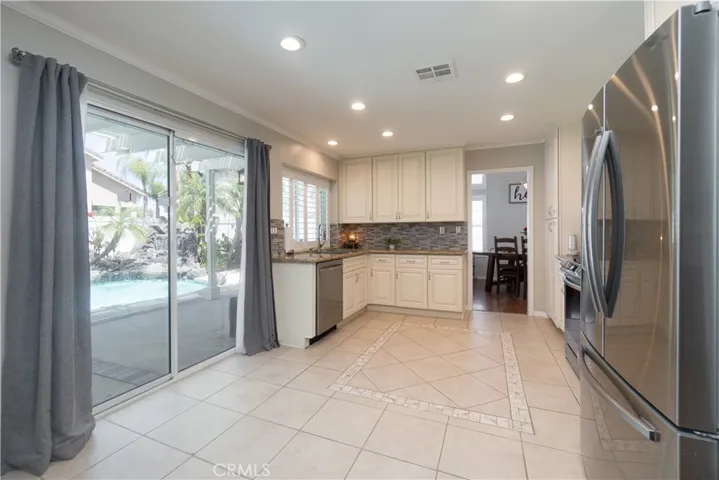 3420 New York, Corona, California 92882