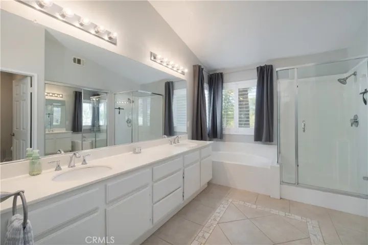 3420 New York, Corona, California 92882