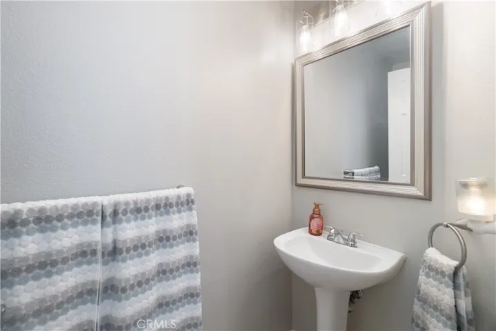 3420 New York, Corona, California 92882