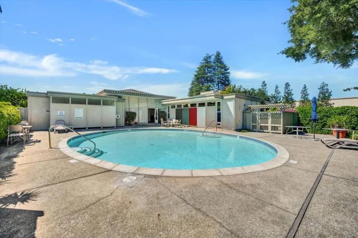 15 Los Altos Square 15, Los Altos, California 94022