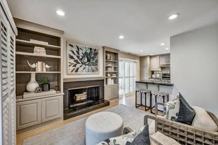 15 Los Altos Square 15, Los Altos, California 94022