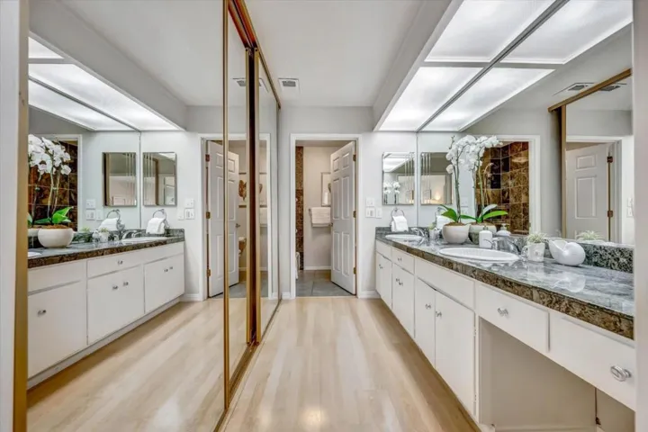 15 Los Altos Square 15, Los Altos, California 94022