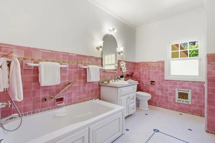 1524 Arc Way, Burlingame, California 94010