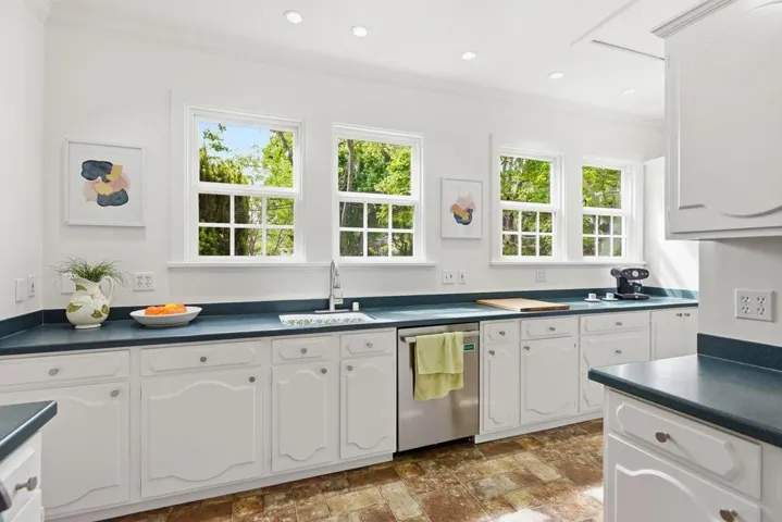 1524 Arc Way, Burlingame, California 94010