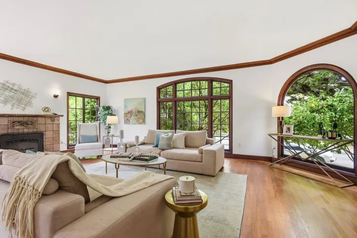1524 Arc Way, Burlingame, California 94010