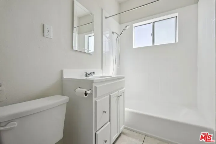 1464 3/4 W 35th Place, Los Angeles, California 90018