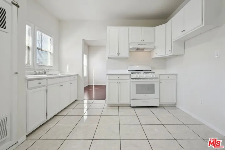1464 3/4 W 35th Place, Los Angeles, California 90018