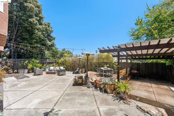 455 Lagunitas Ave, Oakland, California 94610