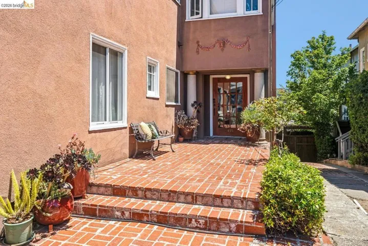455 Lagunitas Ave, Oakland, California 94610