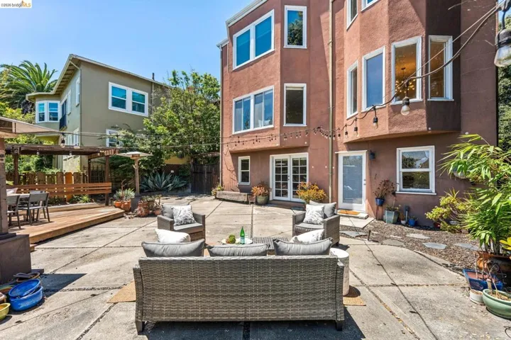 455 Lagunitas Ave, Oakland, California 94610