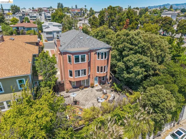 455 Lagunitas Ave, Oakland, California 94610