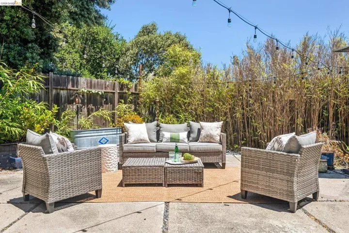 455 Lagunitas Ave, Oakland, California 94610