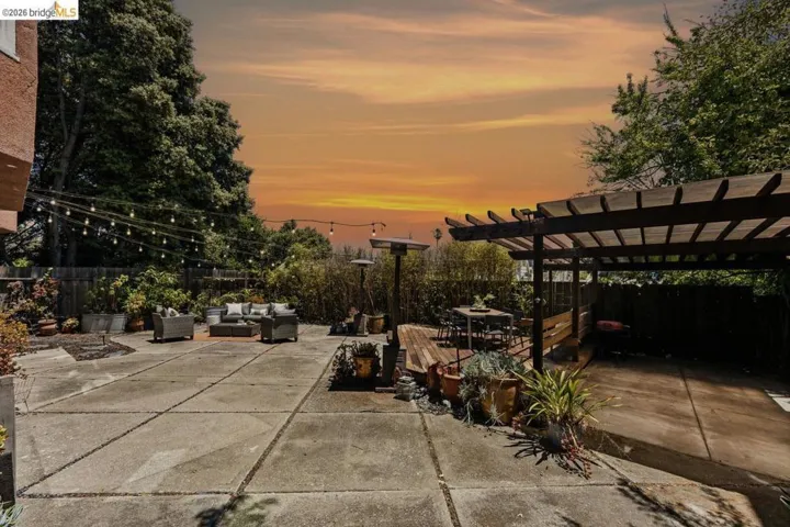 455 Lagunitas Ave, Oakland, California 94610