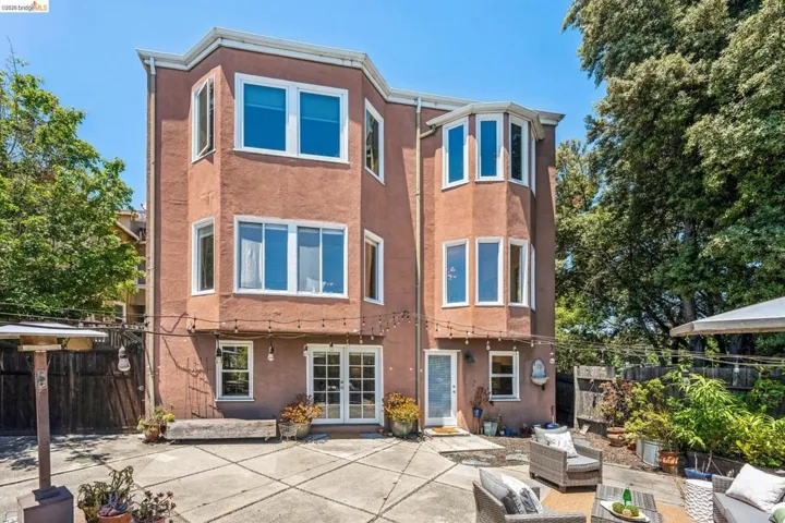 455 Lagunitas Ave, Oakland, California 94610