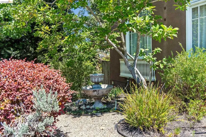 455 Lagunitas Ave, Oakland, California 94610