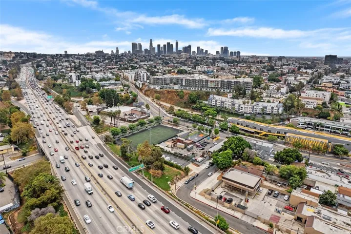 Minutes From Downtown LA & Major Freeways