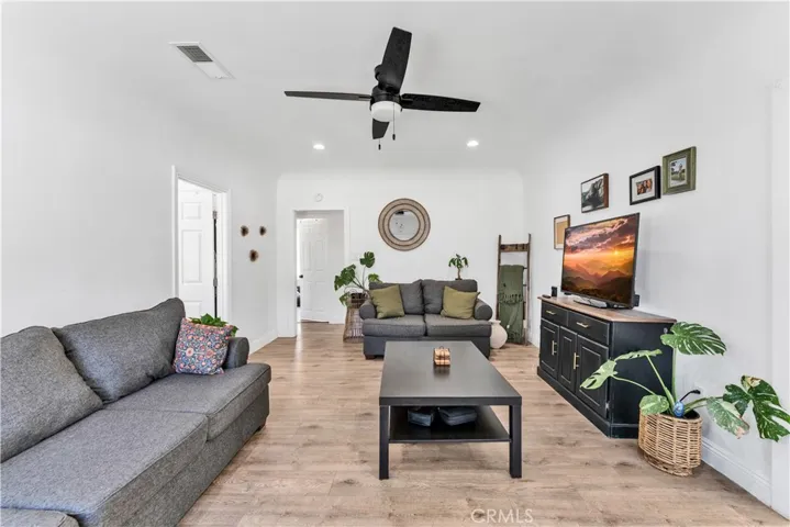 656 E I, Ontario, California 91764
