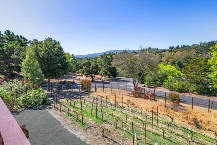 12882 Viscaino Road, Los Altos Hills, California 94022