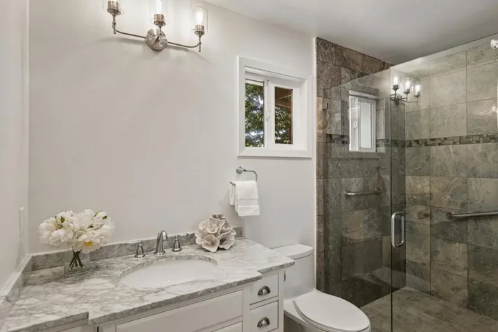 12882 Viscaino Road, Los Altos Hills, California 94022