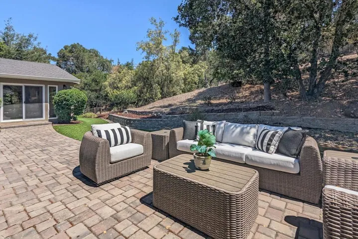 12882 Viscaino Road, Los Altos Hills, California 94022