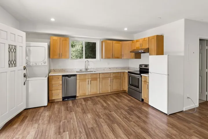 12882 Viscaino Road, Los Altos Hills, California 94022