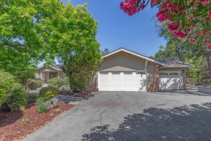 12882 Viscaino Road, Los Altos Hills, California 94022