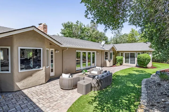 12882 Viscaino Road, Los Altos Hills, California 94022