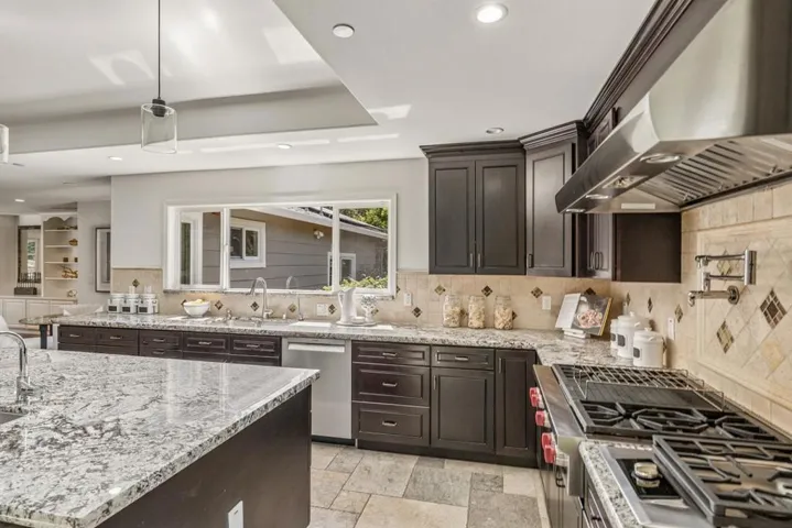 12882 Viscaino Road, Los Altos Hills, California 94022