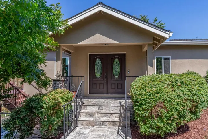 12882 Viscaino Road, Los Altos Hills, California 94022