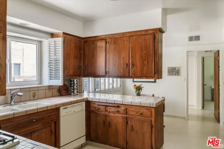 14141 Margate Street, Sherman Oaks, California 91401
