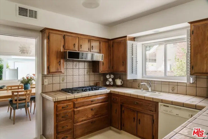 14141 Margate Street, Sherman Oaks, California 91401