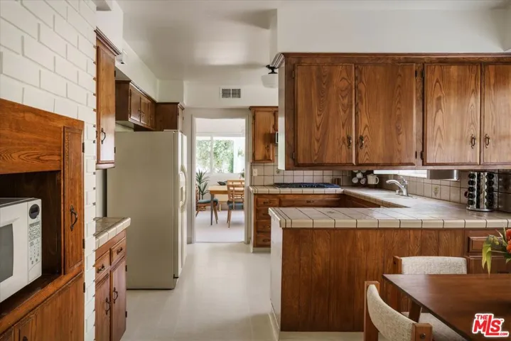 14141 Margate Street, Sherman Oaks, California 91401