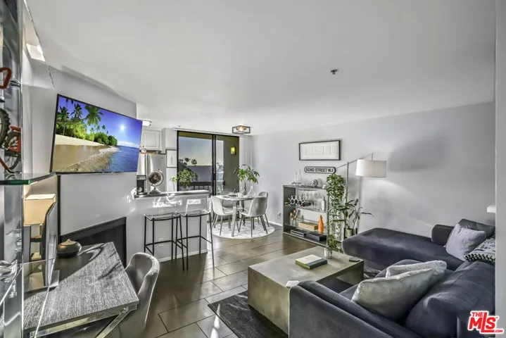 7320 Hawthorn Avenue 315, Los Angeles, California 90046