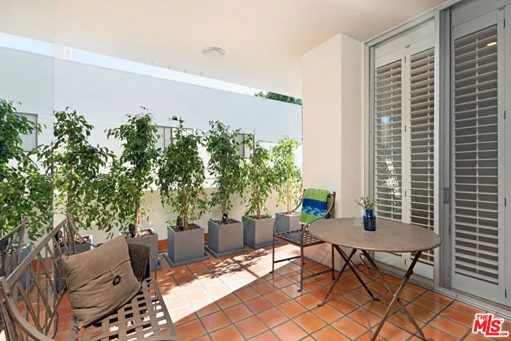 1333 S Beverly Glen 302, Los Angeles, California 90024