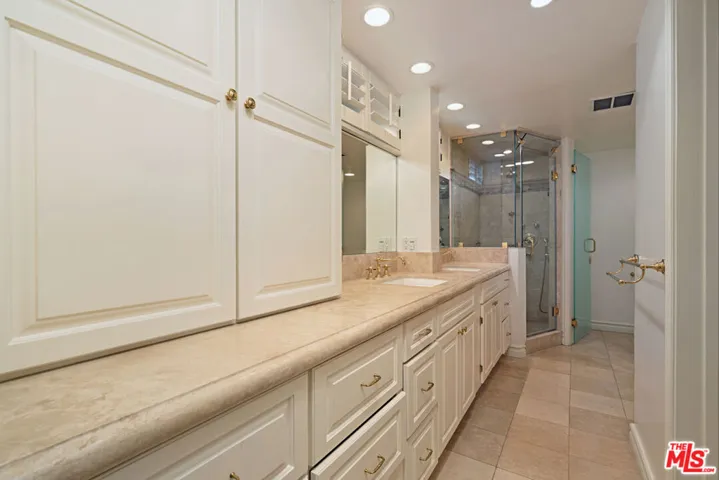 1333 S Beverly Glen 302, Los Angeles, California 90024