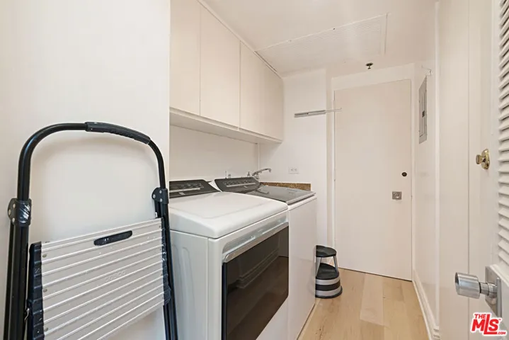 1333 S Beverly Glen 302, Los Angeles, California 90024