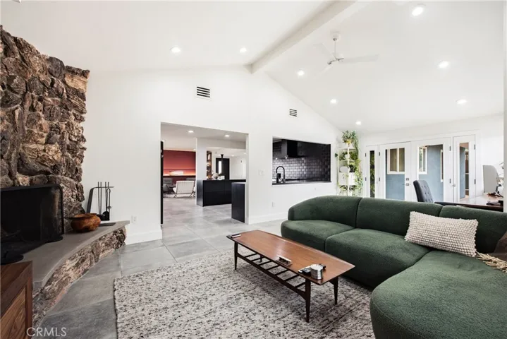 1464 Bedford, Camarillo, California 93010