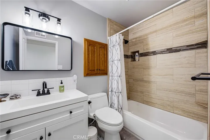 1464 Bedford, Camarillo, California 93010