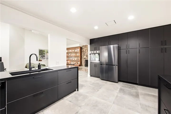 1464 Bedford, Camarillo, California 93010